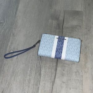 NWOT MK BLUE WRISTLET WALLET